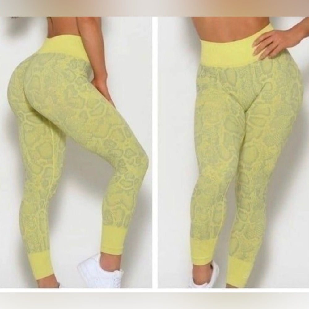 Bombshell Sportswear Yellow Patterned Leggings - image 1